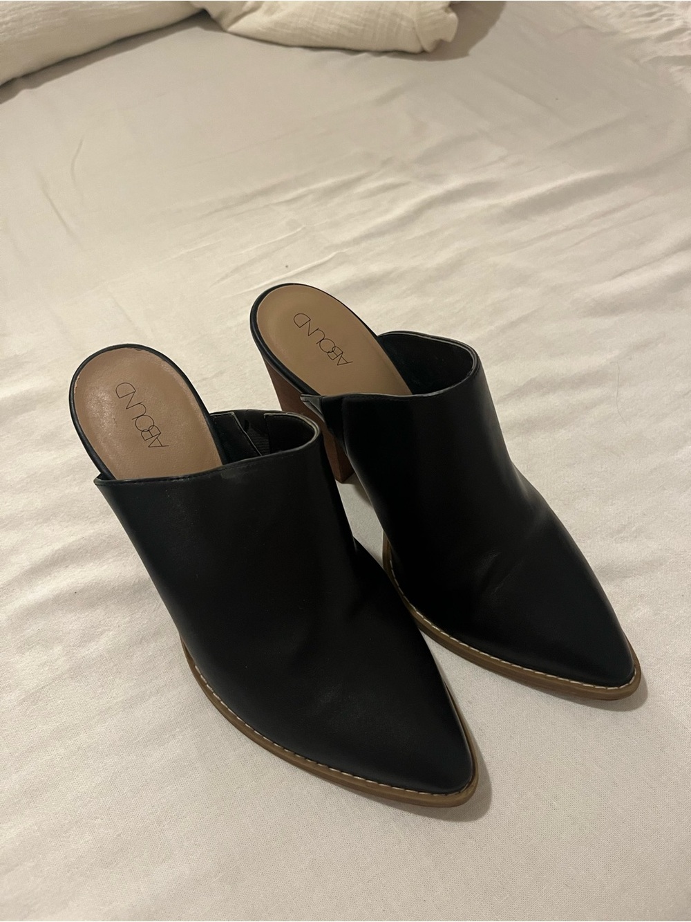 Abound Black Pointed-Toe Heeled Mules